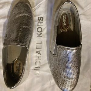 Ladies slip ons